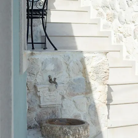 Petit Filippe Lux Ionian Aura By Keyplanner Áno Garoúna